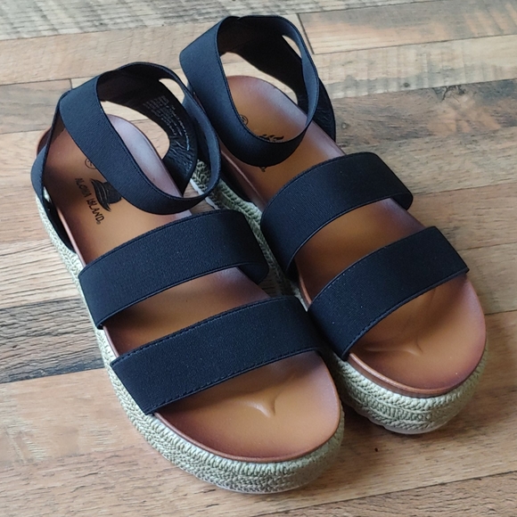 Aloha Island Strapy Sandals Size 7M - Picture 7 of 8